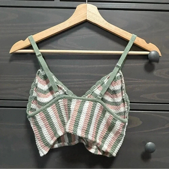 Harlow  Alexis Crocheted Crop Top - Picture 3 of 5